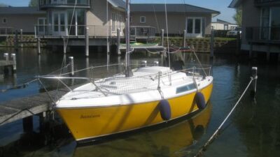 Banison in Arnemuiden ist im Wasser